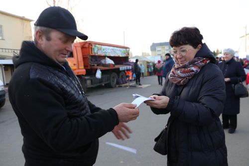 Свежие овощи, угощения и подарки: в Алексеевском прошла сельскохозяйственная ярмарка