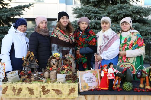 Свежие овощи, угощения и подарки: в Алексеевском прошла сельскохозяйственная ярмарка
