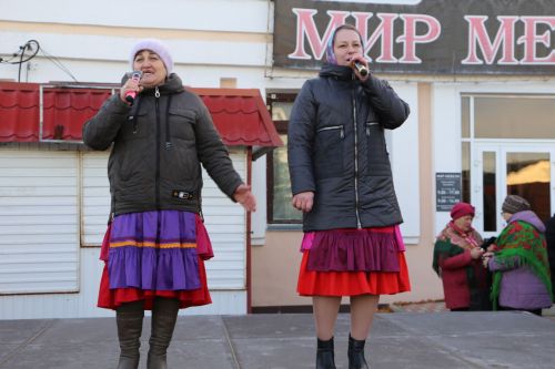 Свежие овощи, угощения и подарки: в Алексеевском прошла сельскохозяйственная ярмарка