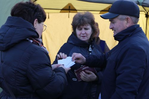 Свежие овощи, угощения и подарки: в Алексеевском прошла сельскохозяйственная ярмарка