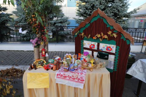 Свежие овощи, угощения и подарки: в Алексеевском прошла сельскохозяйственная ярмарка