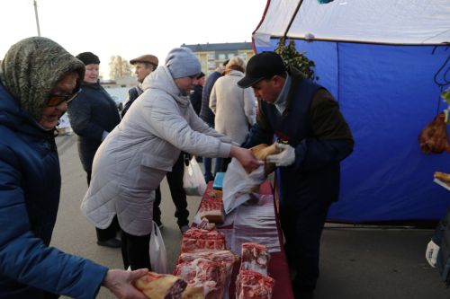 Свежие овощи, угощения и подарки: в Алексеевском прошла сельскохозяйственная ярмарка