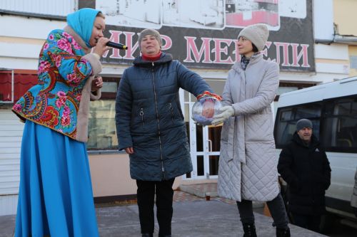 Свежие овощи, угощения и подарки: в Алексеевском прошла сельскохозяйственная ярмарка