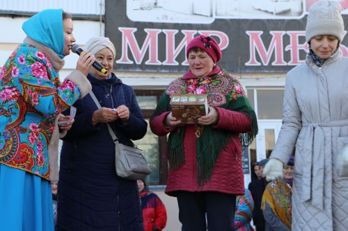 Свежие овощи, угощения и подарки: в Алексеевском прошла сельскохозяйственная ярмарка