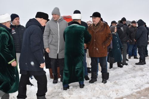 В Алексеевском установили полумесяц на минарет строящейся мечети