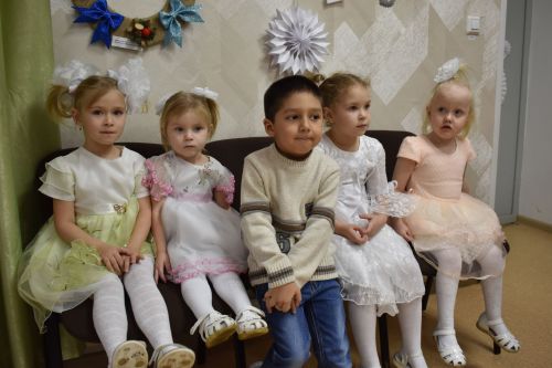 Глава Алексеевского района вручил новогодние подарки детям, которые оказались в трудной жизненной ситуации