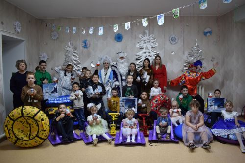 Глава Алексеевского района вручил новогодние подарки детям, которые оказались в трудной жизненной ситуации