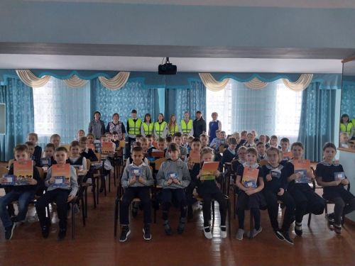 Для алексеевских школьников  провели акцию «Засветись!»