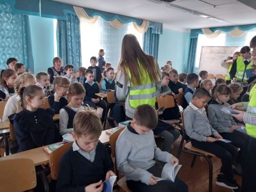 Для алексеевских школьников  провели акцию «Засветись!»