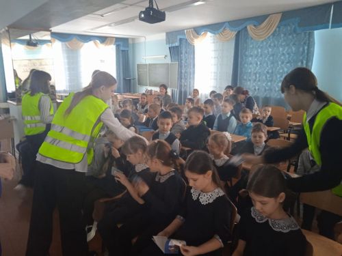 Для алексеевских школьников  провели акцию «Засветись!»