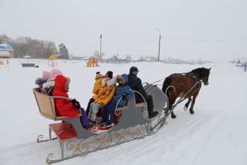 Алексеевцы весело и задорно проводили зиму