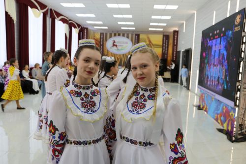 Талантливые дети Закамья выступают на фестивале «Созвездие-Йолдызлык» в Алексеевском