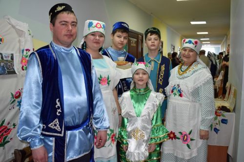 Семьи Алексеевского района презентовали свою историю и традицию