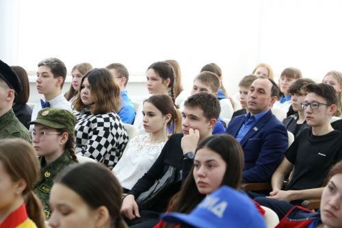 Тимур Сулейманов алексеевской молодежи: «Вы те, кто берет и делает»