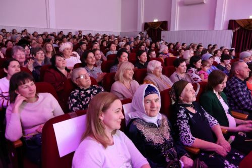 Алексеевских женщин с 8 марта поздравили праздничным концертом