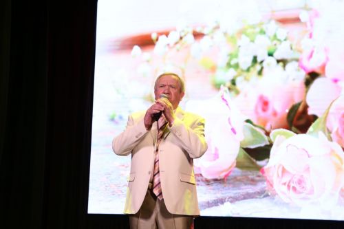 Алексеевских женщин с 8 марта поздравили праздничным концертом