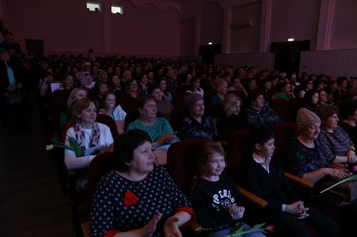 Алексеевских женщин с 8 марта поздравили праздничным концертом