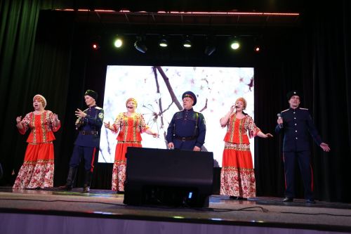 Алексеевских женщин с 8 марта поздравили праздничным концертом