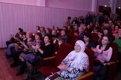 Алексеевских женщин с 8 марта поздравили праздничным концертом
