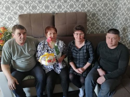 Мам и жён алексеевских мобилизованных поздравили с Международным женским днем