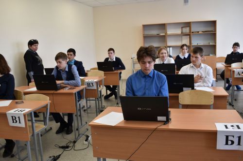 Алексеевские девятиклассники сдали пробный экзамен при помощи компьютеров