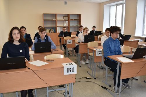 Алексеевские девятиклассники сдали пробный экзамен при помощи компьютеров