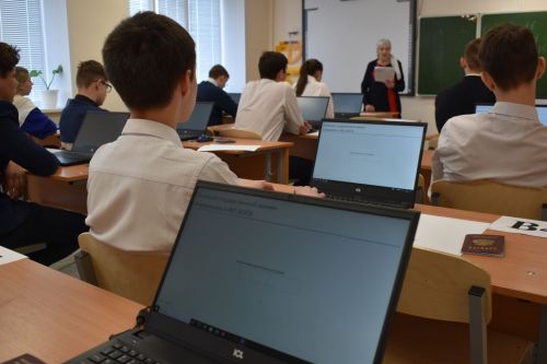 Алексеевские девятиклассники сдали пробный экзамен при помощи компьютеров