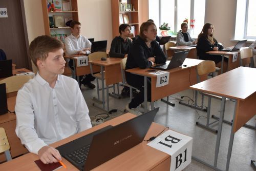 Алексеевские девятиклассники сдали пробный экзамен при помощи компьютеров