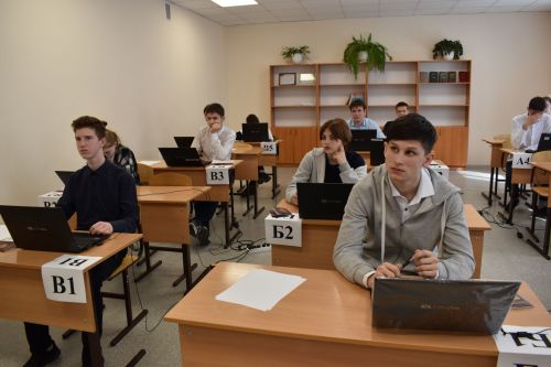 Алексеевские девятиклассники сдали пробный экзамен при помощи компьютеров