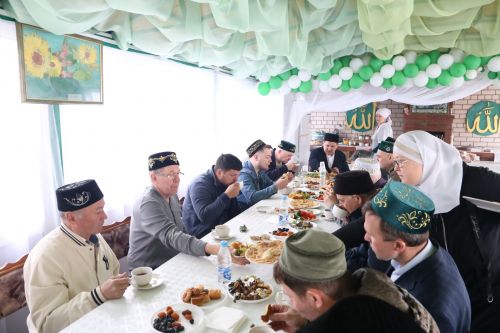 Мусульмане празднуют Ураза байрам