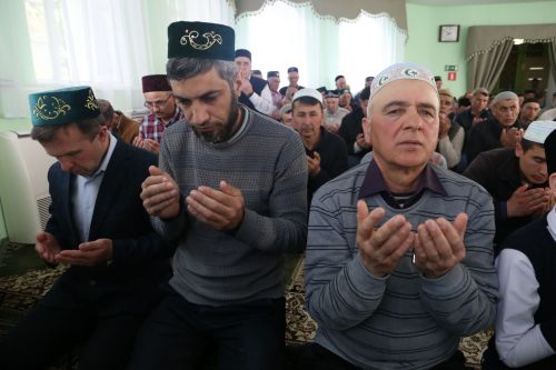 Мусульмане празднуют Ураза байрам