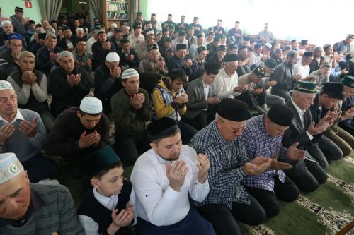 Мусульмане празднуют Ураза байрам