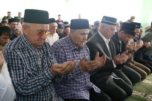 Мусульмане празднуют Ураза байрам