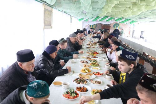 Мусульмане празднуют Ураза байрам
