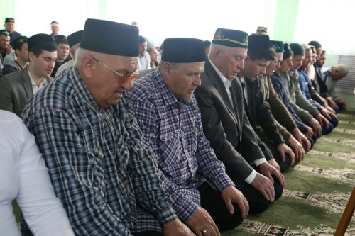 Мусульмане празднуют Ураза байрам