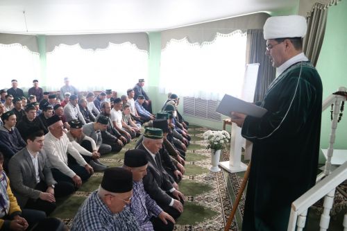 Мусульмане празднуют Ураза байрам