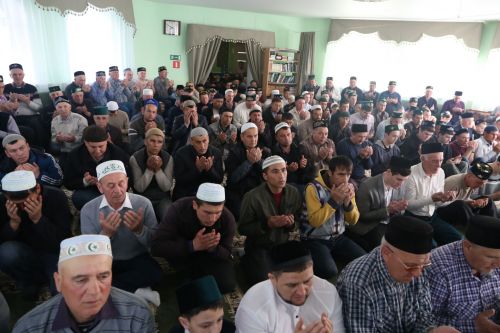 Мусульмане празднуют Ураза байрам