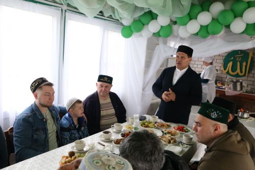 Мусульмане празднуют Ураза байрам