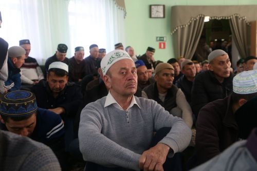 Мусульмане празднуют Ураза байрам