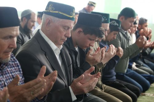 Мусульмане празднуют Ураза байрам