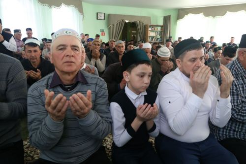 Мусульмане празднуют Ураза байрам