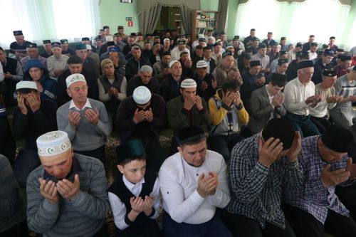 Мусульмане празднуют Ураза байрам