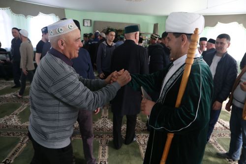 Мусульмане празднуют Ураза байрам