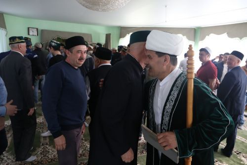 Мусульмане празднуют Ураза байрам
