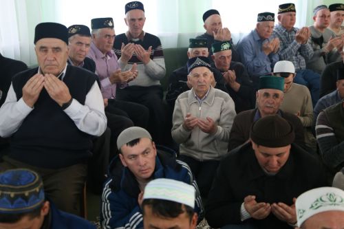 Мусульмане празднуют Ураза байрам