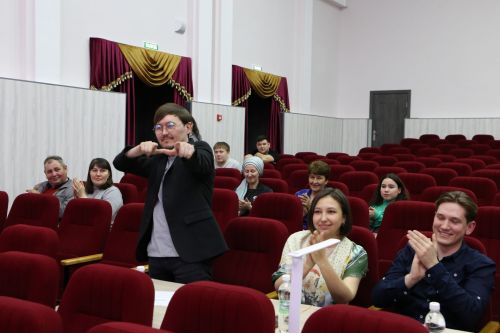 В день смеха в Алексеевском состоялся КВН на татарском языке