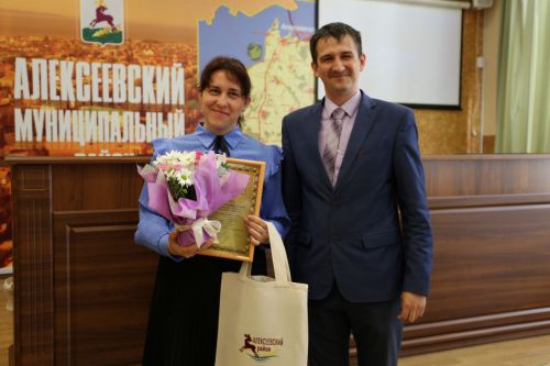 В Алексеевском наградили победителей и призеров конкурса профессионального мастерства «Воспитать человека» и «Сердце отдаю детям»