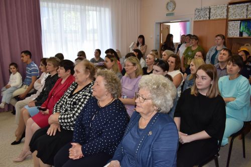 Фоторепортаж: в детском саду «Солнышко» выпускники блеснули знаниями и эрудицией
