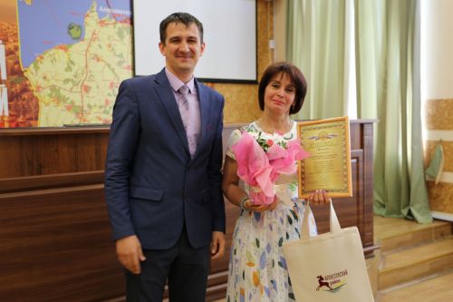 В Алексеевском наградили победителей и призеров конкурса профессионального мастерства «Воспитать человека» и «Сердце отдаю детям»
