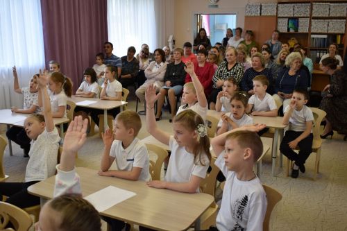 Фоторепортаж: в детском саду «Солнышко» выпускники блеснули знаниями и эрудицией